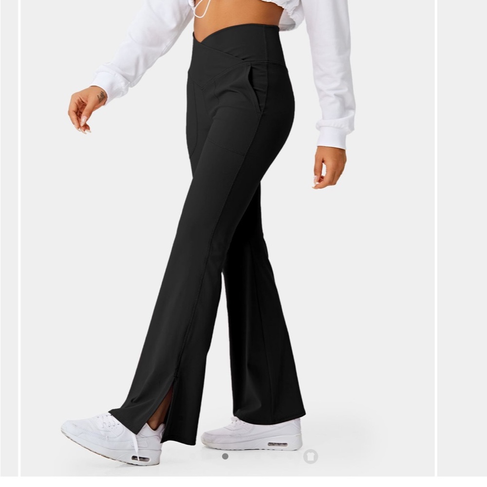 Halara crossover: high waisted crossover flare pants - Picture 4 of 6